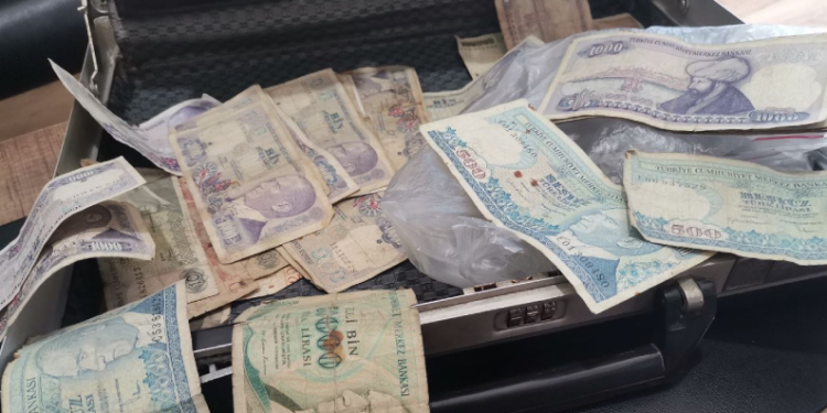 Biriktirdiği paralar pul oldu