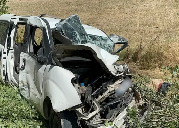 Gelin almadan dönen araç kaza yaptı