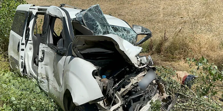 Gelin almadan dönen araç kaza yaptı