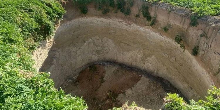 Konya’da 15 metre derinliğinde obruk oluştu