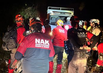 Bursa’da  20 metrelik dere yatağına düşen kişi kurtarıldı