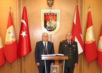 Kara Kuvvetleri Komutanlığında devir-teslim töreni