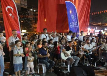 Sahne, ‘adam olacak’ çocukların