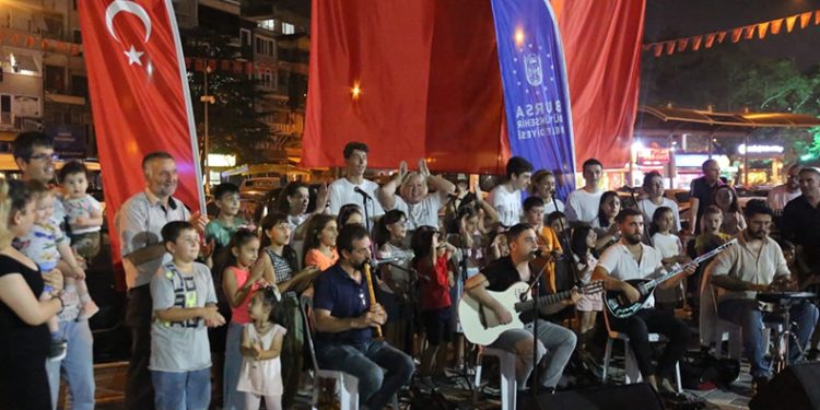 Sahne, ‘adam olacak’ çocukların