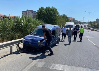 Bursa’da motosiklet sürücüsü kamyonun altına girdi