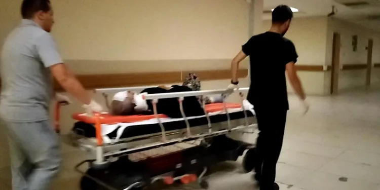 Minibüs ile traktörün karıştığı kazada 3 kişi yaralandı