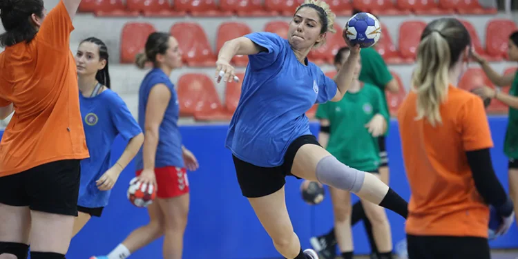 Kadın Hentbol Takımı Süper Lig’e hazırlanıyor