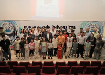 Bursa’da bağımlılık tiyatro ile anlatıldı