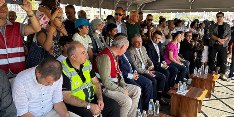 Evlerinin patlayıcı ile yıkılmasını gözyaşları içinde izlediler