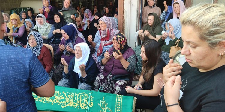 9 yaşındaki Beril’in cenazesinde gözyaşları sel oldu