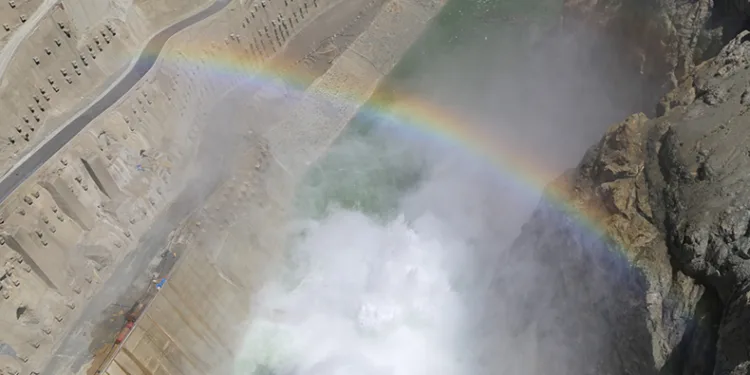 Kapakları açıldı, gökkuşağı çıktı