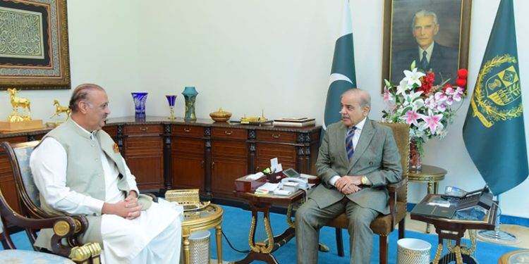 Pakistan’da geçici hükümetin başbakanı