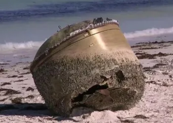 Gizemli nesne uzay enkazı çıktı