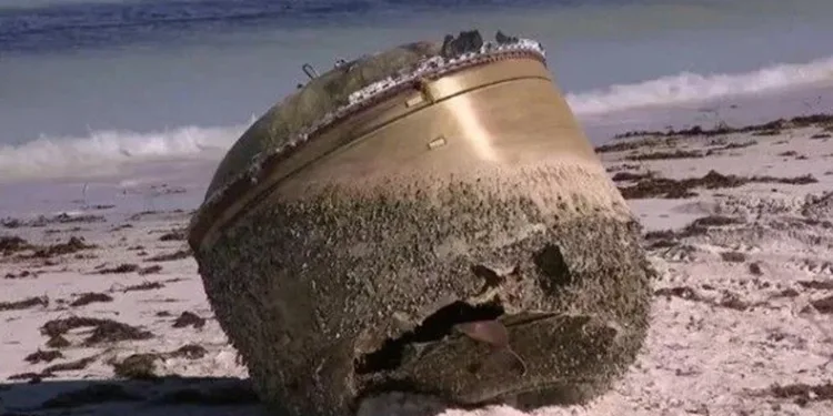 Gizemli nesne uzay enkazı çıktı