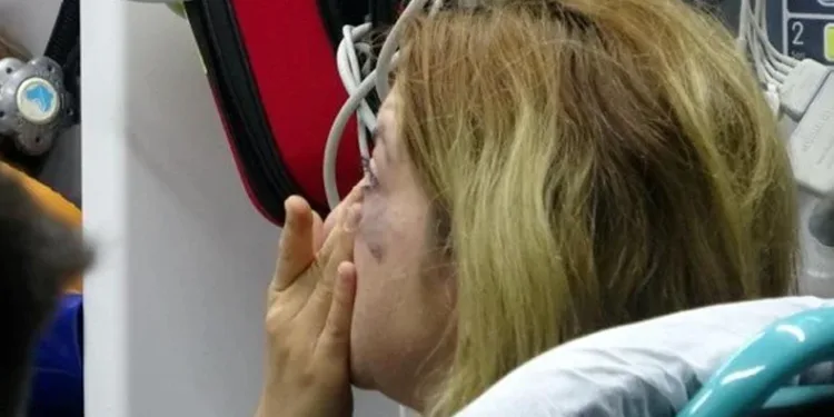 Otomobilin içinde 2 kadını dövdü