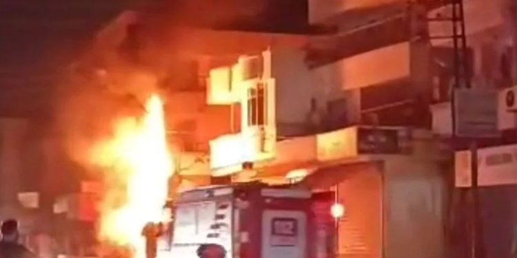 Aşırı sıcaklar trafoyu yaktı