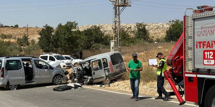 Gaziantep’te feci kaza: 1 ölü, 8 yaralı