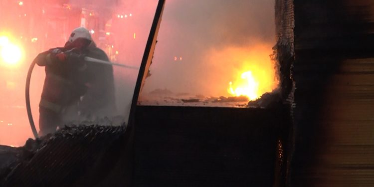 Bursa’da korkutan fabrika yangını