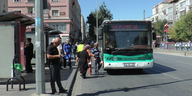 65 yaş ve üzerine dokunan yandı