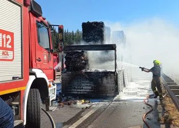Balıkesir’de seyir halindeki tır alev topuna döndü