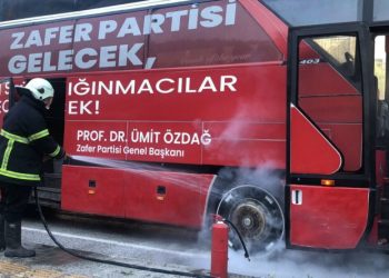 Ümit Özdağ’ın seçim otobüsünde korkutan yangın