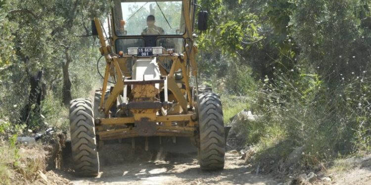 Gemlikli çiftçiye arazi yolu desteği