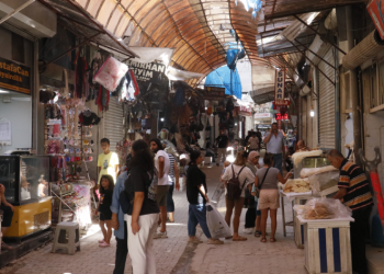 Uzun çarşı eski günlerine geri dönüyor