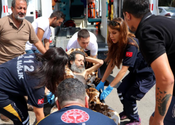 Babasını çöp evde ölüme terk edilmiş halde buldu