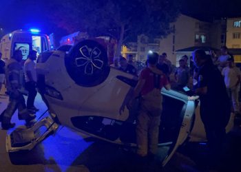 Makas atan araç takla attı