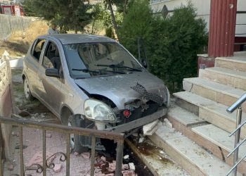 Korkudan evlerinin önünde oturamıyorlar