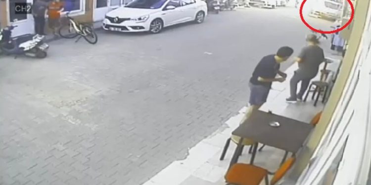 Bursa’da bir otomobil yandı