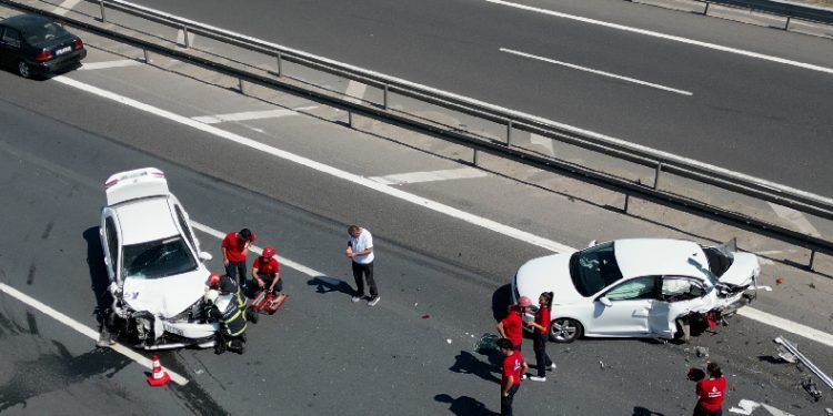 TEM Otoyolu’nda iki ayrı kaza