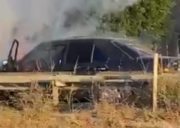 D-100’de otomobil alev aldı