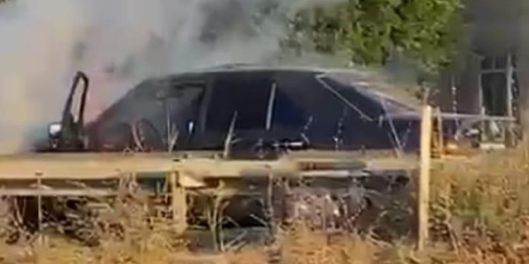 D-100’de otomobil alev aldı