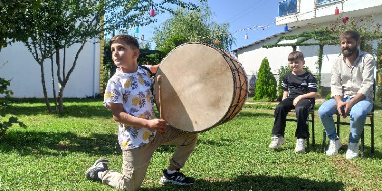 8 yaşında düğünlerin vazgeçilmezi oldu