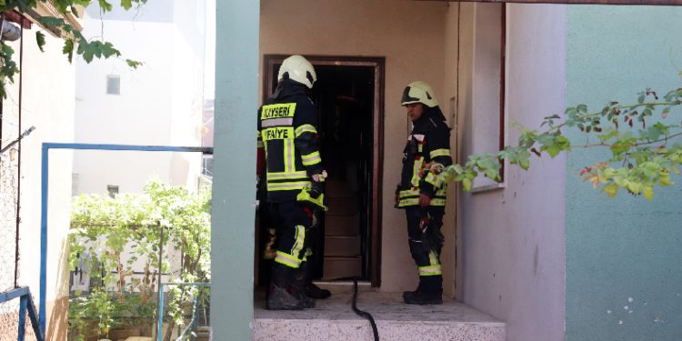 Kayseri’de ev yangını