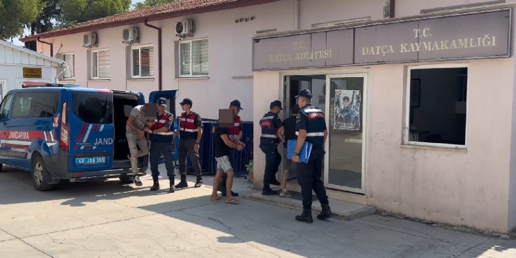 Datça’da göçmen kaçakçılığı operasyonu