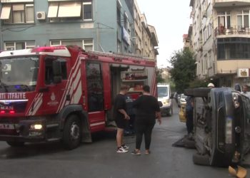 Kadıköy’de iki araç çarpıştı