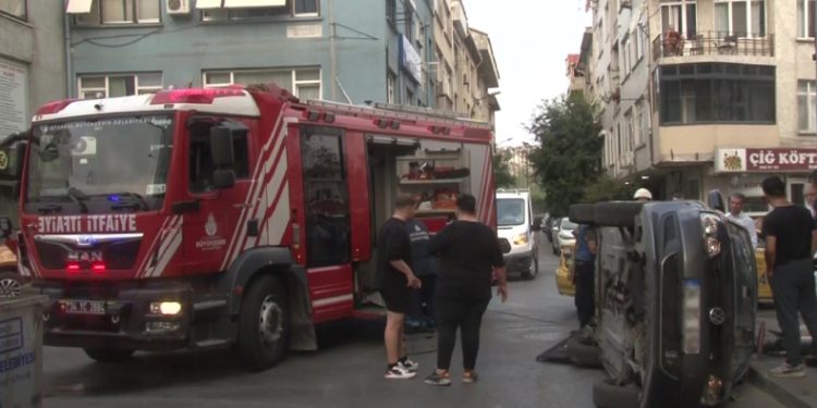 Kadıköy’de iki araç çarpıştı