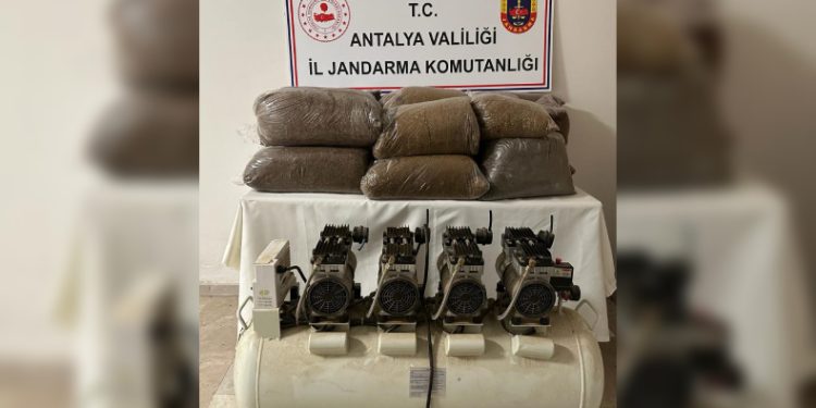 Konyaaltı’nda jandarmadan kaçak tütün operasyonu