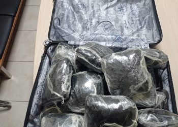 Valizden 10 kilogram uyuşturucu çıktı