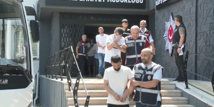 Bursa’da aranan şahıslara şafak operasyonu