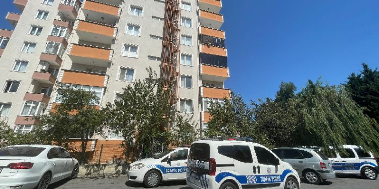 Kadın banyoda ölü bulundu