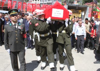 Şehit olan askere gözyaşı