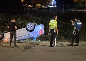 Sinop’ta otomobil takla attı
