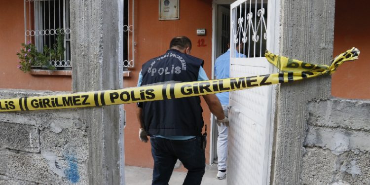 Adam 74 yaşındaki karısını öldürdü