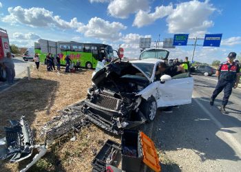 Kırklareli’nde iki otomobil çarpıştı