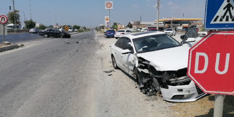 Otomobillerin hurdaya döndüğü kaza