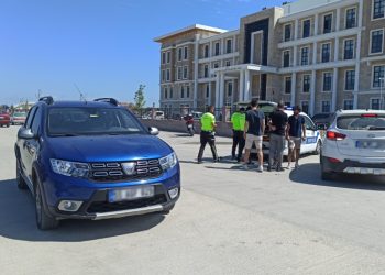 Otomobil yayaya çarptı