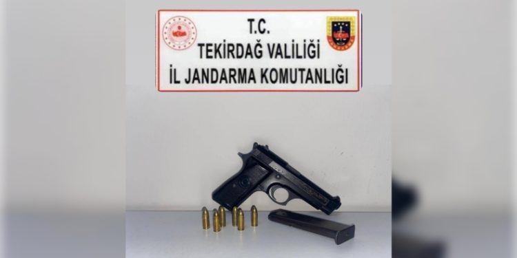 İtalyan yapımı ruhsatsız tabancayla yakalandı